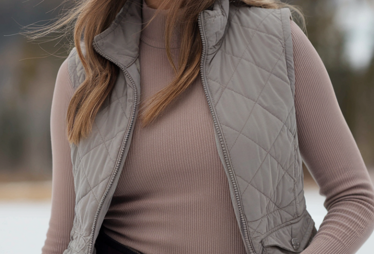 Final Thoughts on 20 Big Bear Outfit Ideas Big Bear style lives in that sweet spot between function and fashion. It’s soft layers with structure. Warm textures with clean silhouettes. Comfort without sacrificing style. You don’t need to overhaul your wardrobe to nail the look. It’s all about thoughtful layering, mixing textures, and choosing pieces that feel as good as they look. Mountain air optional — confidence required. 🐻✨ Now tell me… which of these 20 big bear outfit ideas are you reaching for first? Because one thing’s certain — you’re about to own that cozy mountain vibe.